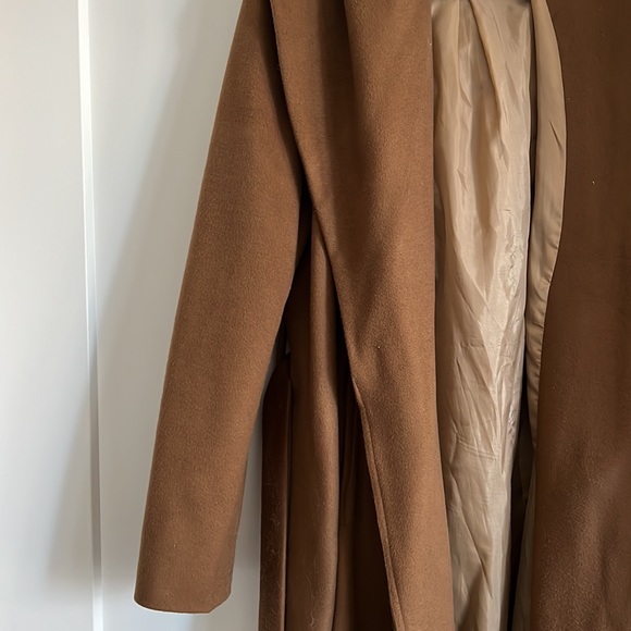 Wool Handmade Coat with Hoddie - Picture 2 of 6